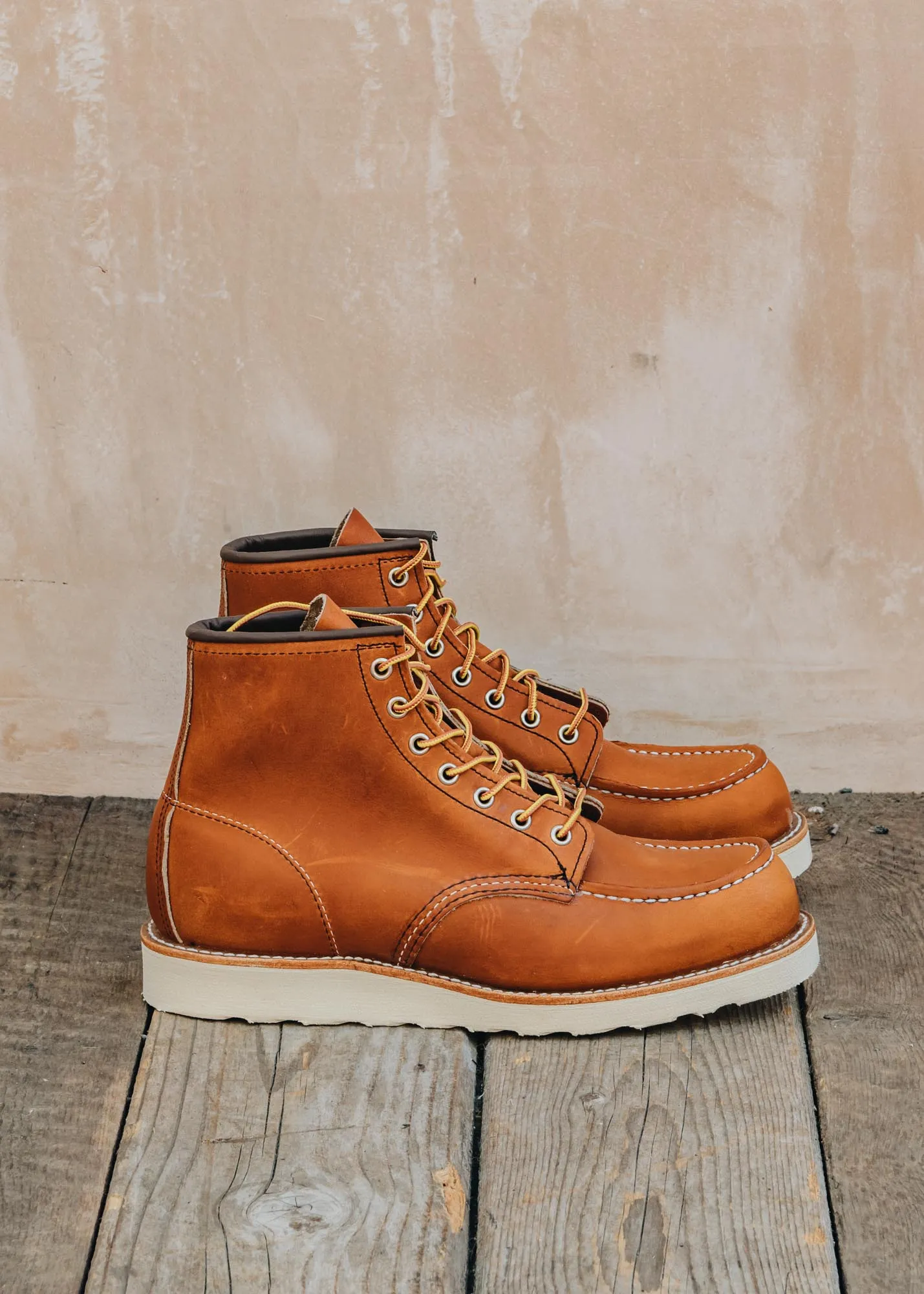 875 Classic Moc Toe Boots in Oro Legacy