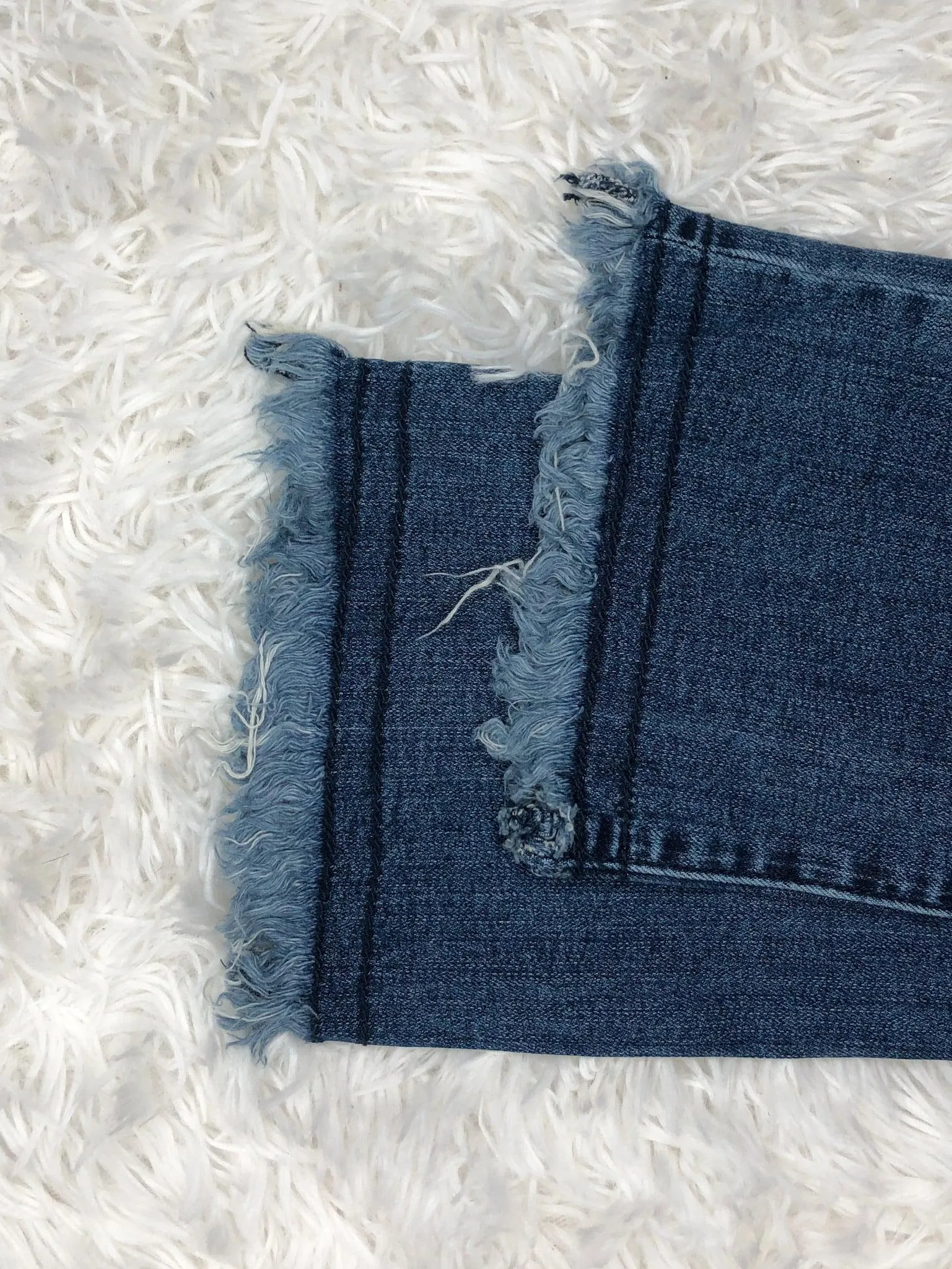 Frayed Hem Ankle Jeans