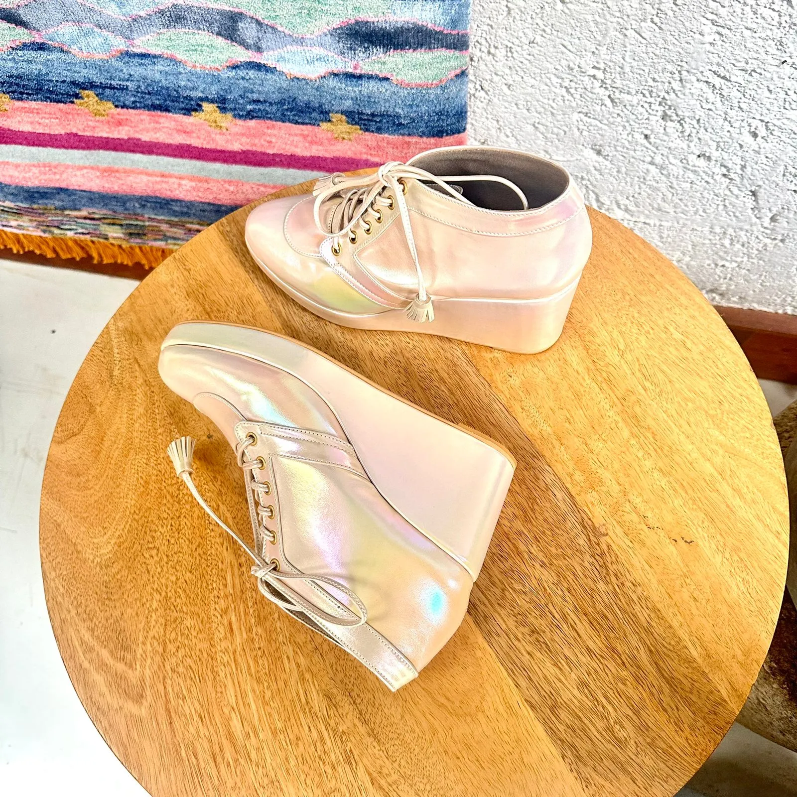 Sneaker Wedges (light gold holographic)