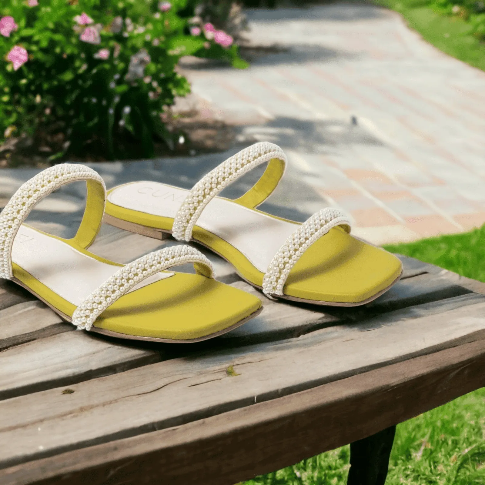 Twin Seed-Pearl and Lemon Yellow Flats