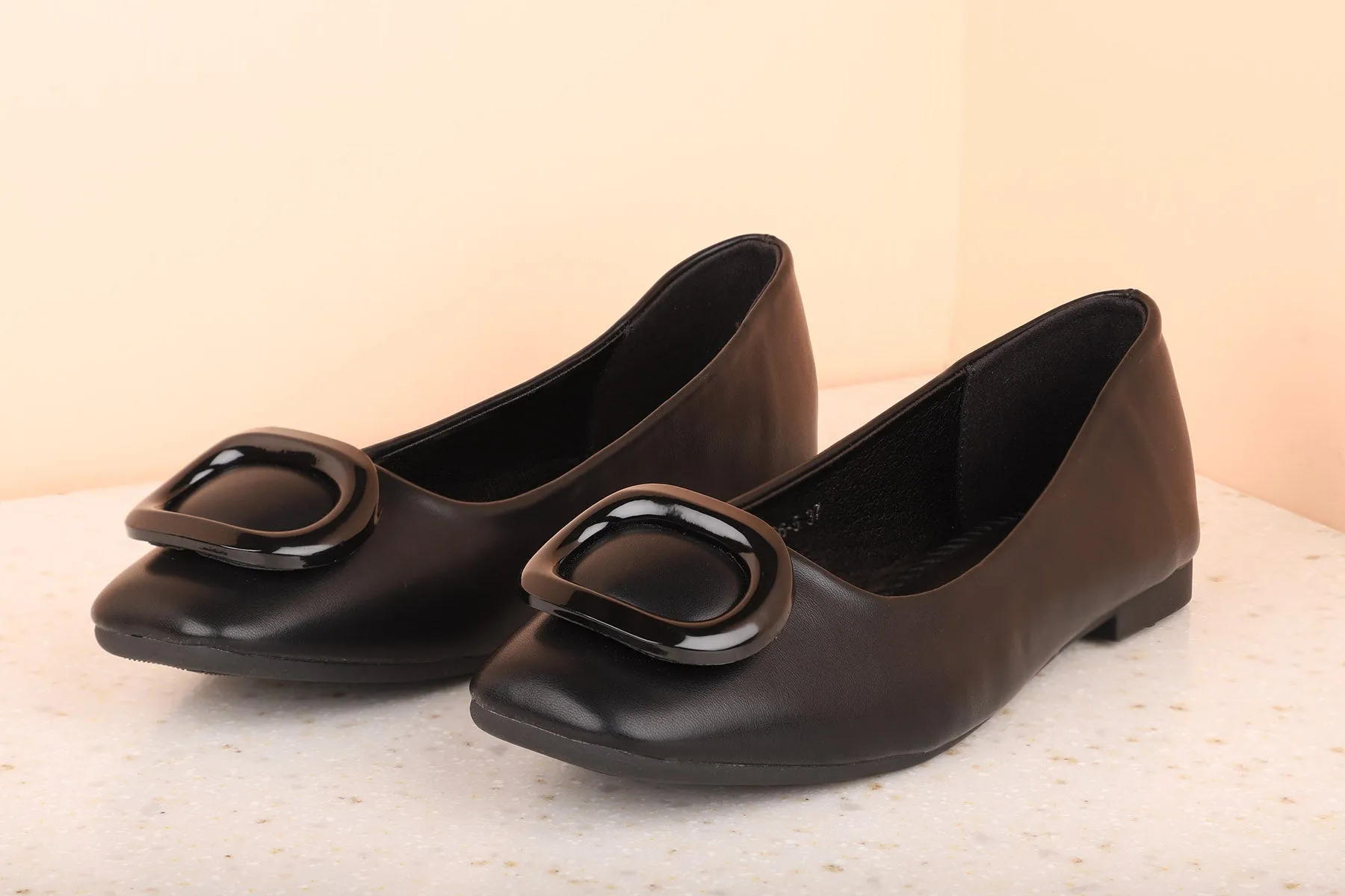 Women Black Solid Buckles Flats Ballerinas